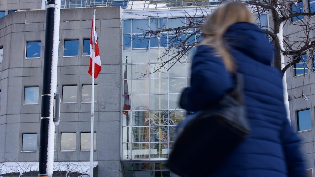 Le gouvernement fédéral lance son programme...